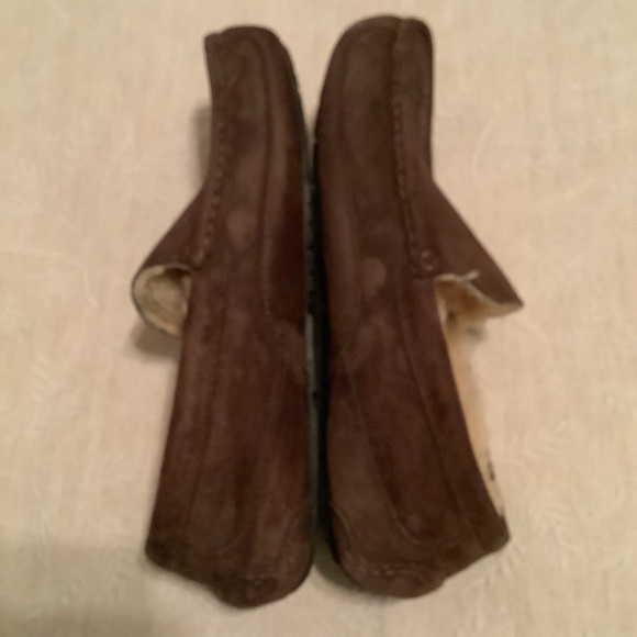 UGG Men’s Ascot  Suede Slippers - Picture 2 of 5